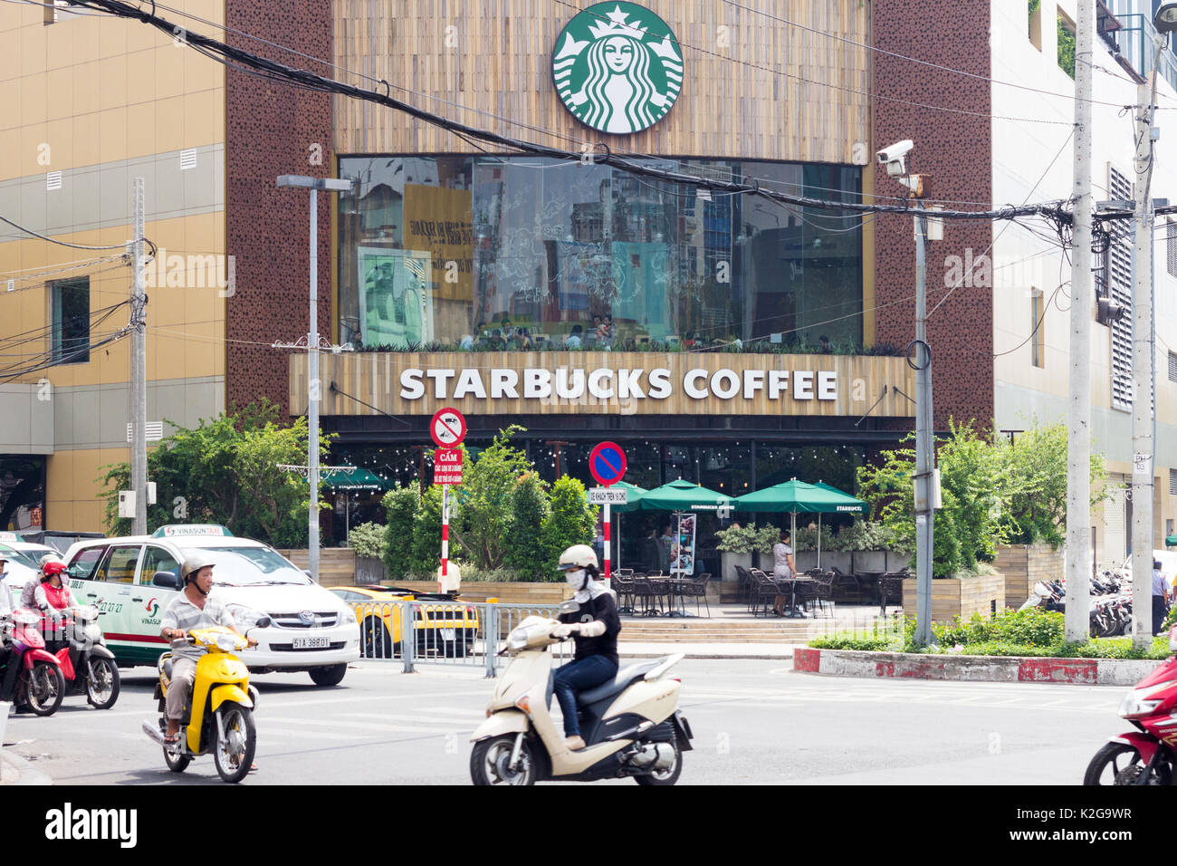 Starbucks coffee house, Ho Chi Minh City (Saigon), Vietnam Stock Photo ...