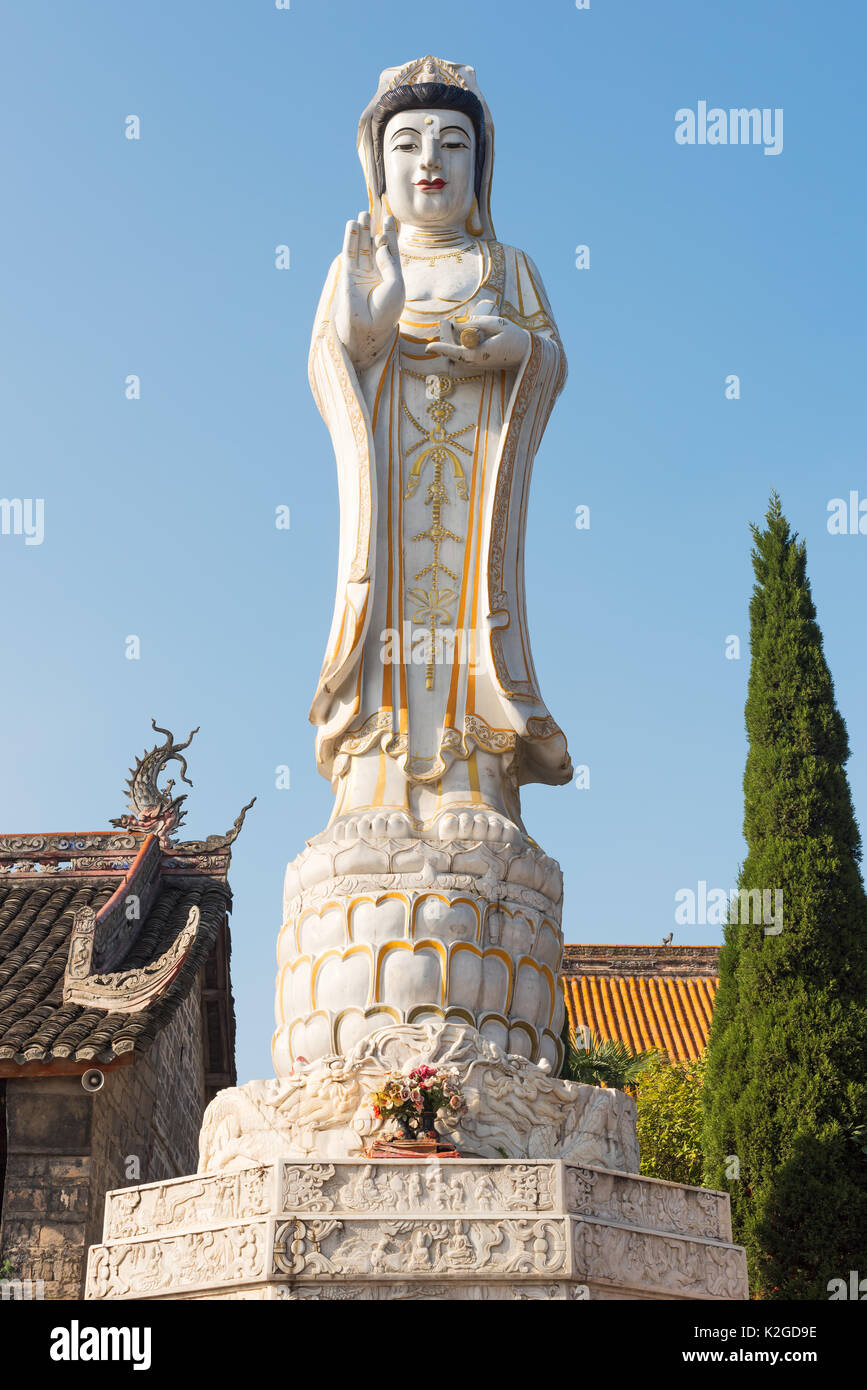 Woman buddha statue - Guanyin - in Yunding Shicheng Stock Photo