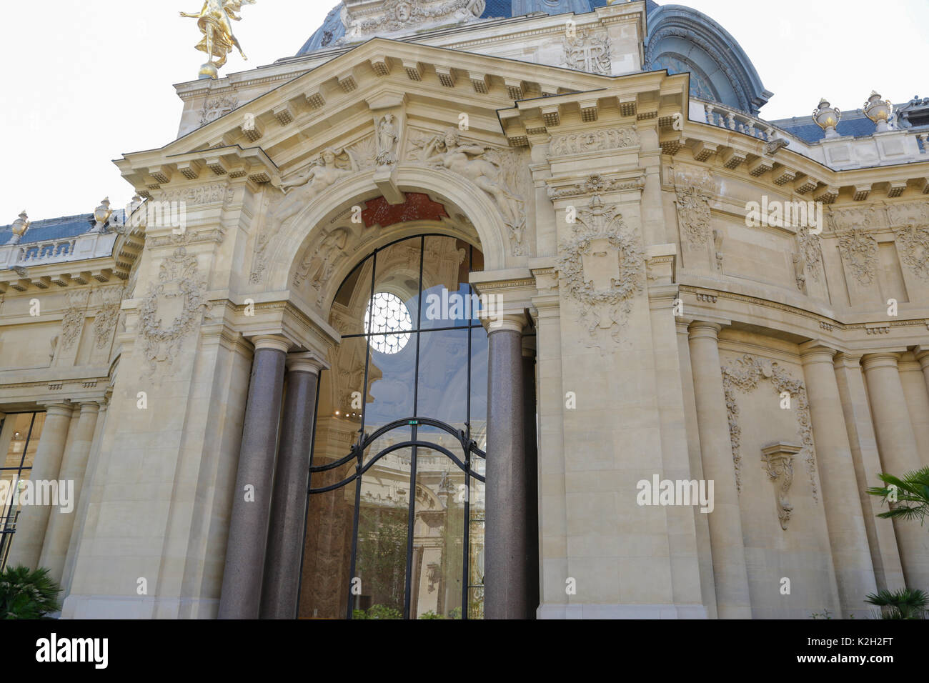 Paris France Petit Palais Historical Royal Palace Interior And Exterior K2H2FT 