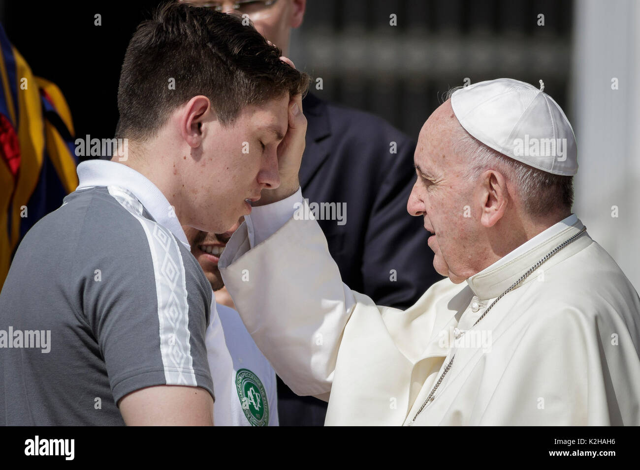 Vatican City, Vatican. 30th Aug, 2017. Pope Francis blesses soccer players Jackson Follmann), who survived when the plane carrying Brazilian soccer team Chapecoense crashed, during his Weekly General Audience in St. Peter's Square in Vatican City, Vatican on August 30, 2017. Pope Francis on Wednesday appealed for “a respectful and responsible attitude towards Creation” ahead of the third World Day of Prayer for the Care of Creation. Credit: Giuseppe Ciccia/Pacific Press/Alamy Live News Stock Photo