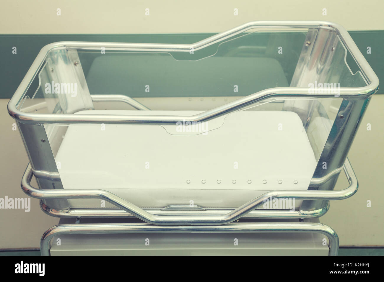 Hospital baby cot hires stock photography and images Alamy