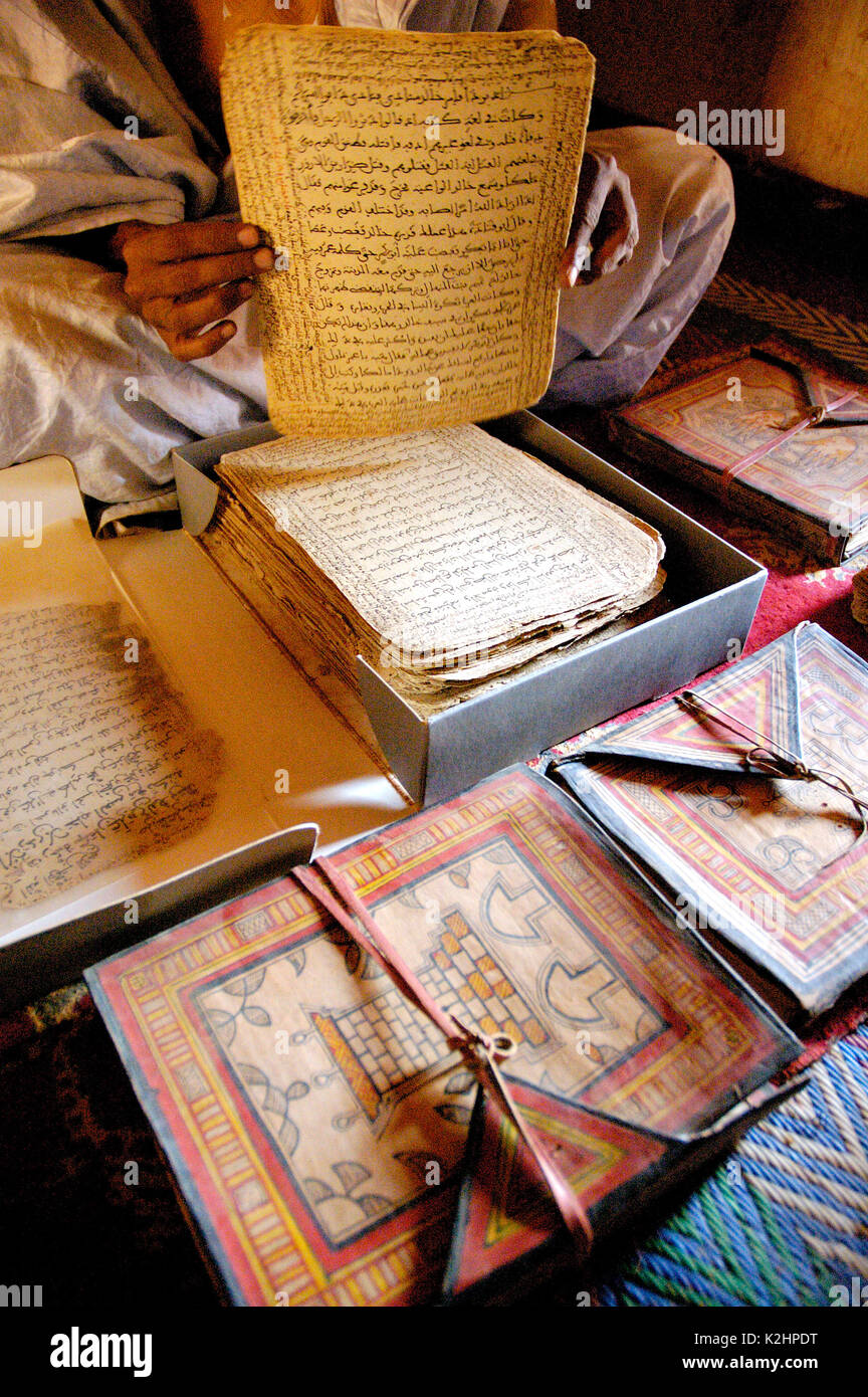 Old manuscripts. Ehel Hamoni library, a UNESCO World Heritage Site. Chinguetti, Mauritania Stock Photo