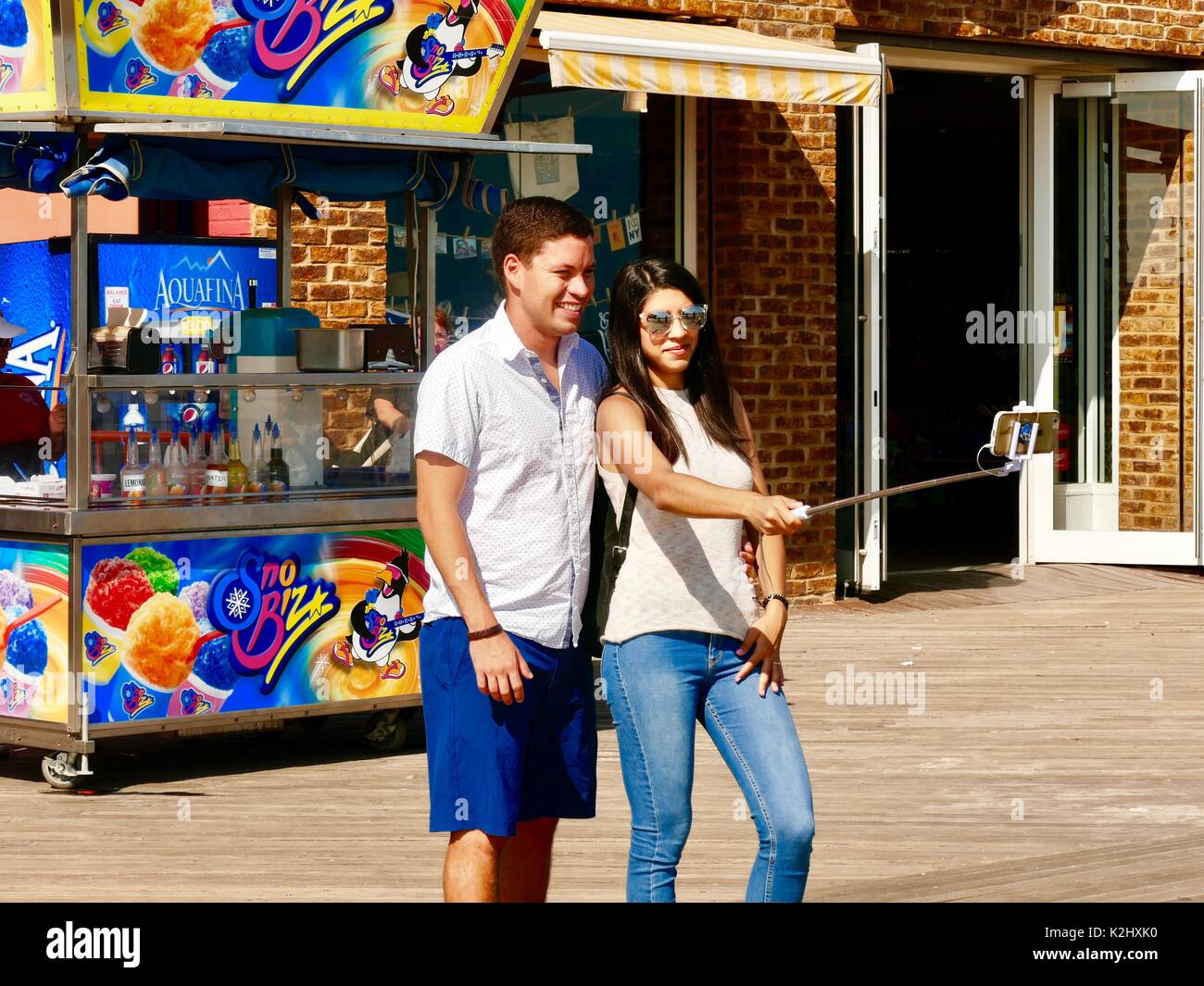 Couple at coney island hi-res stock photography and images - Alamy