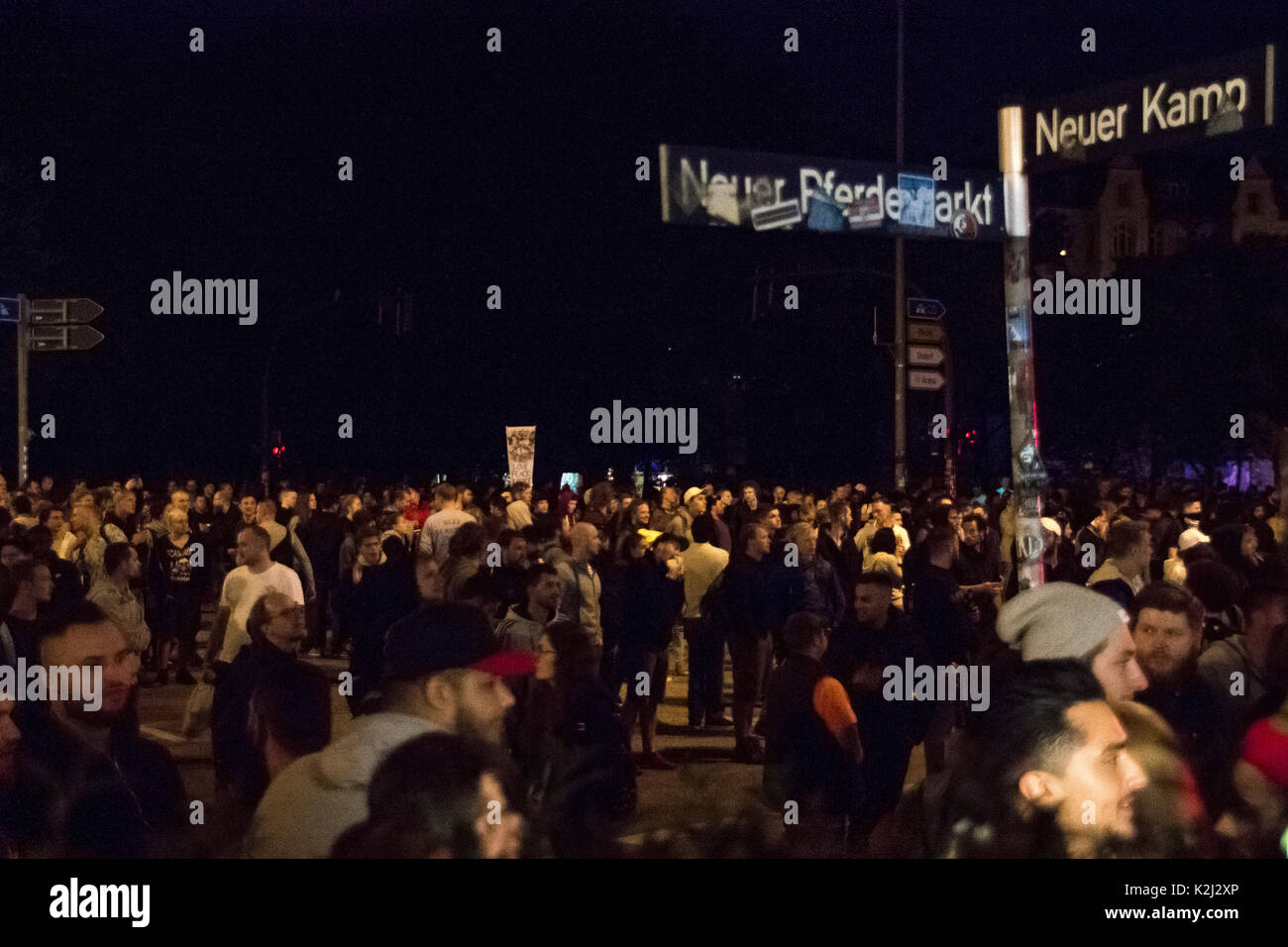 St. Pauli/Hamburg - Germany July 8, 2017: After the last protest ended, people & police gathered near Sternchanze waiting  for new roits. Stock Photo