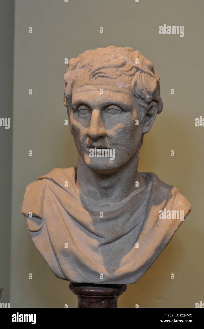 Statue at the Ashmolean Museum Oxford UK Stock Photo Alamy