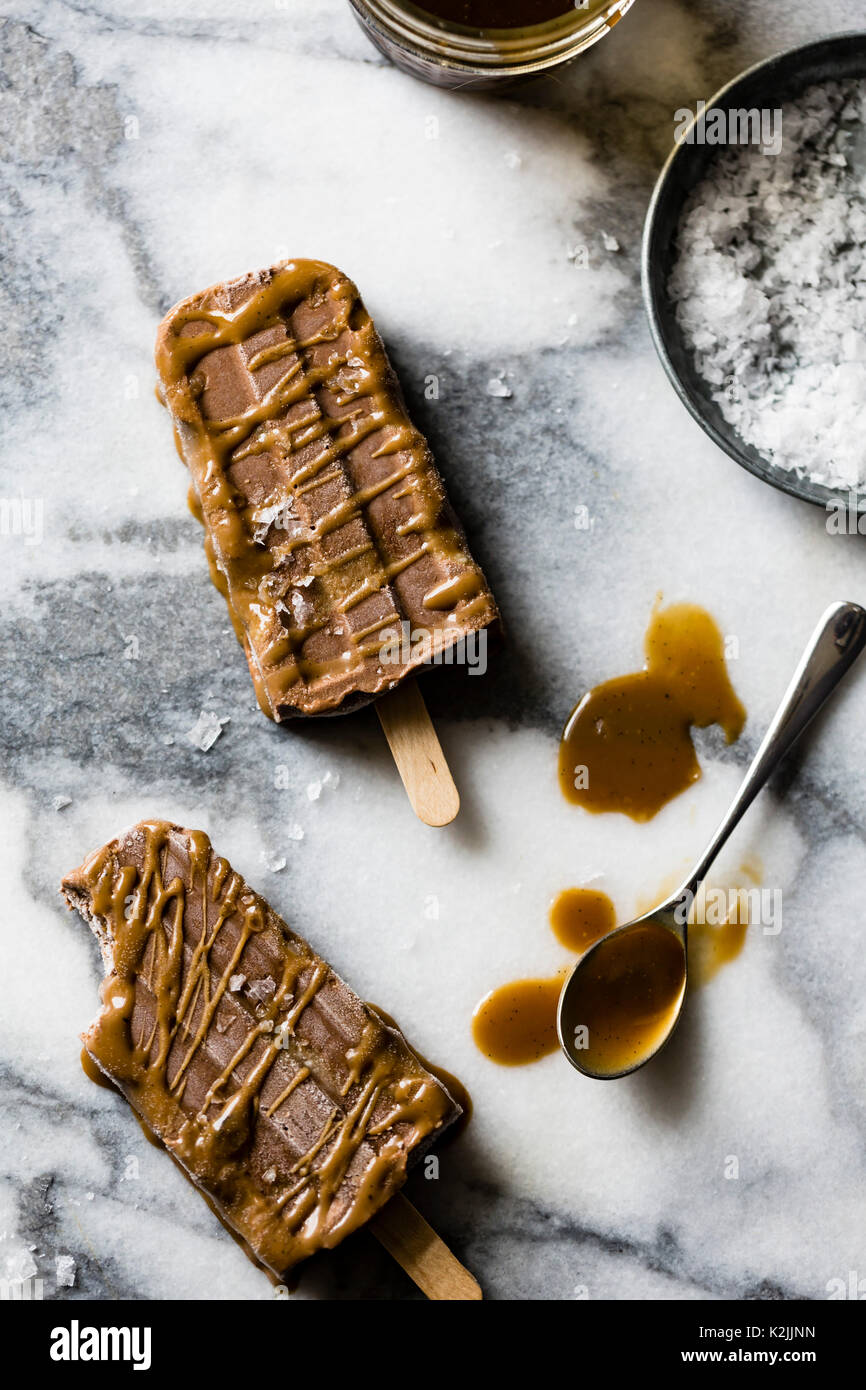 Healthy vegan salted caramel & chocolate swirl popsicles Stock Photo