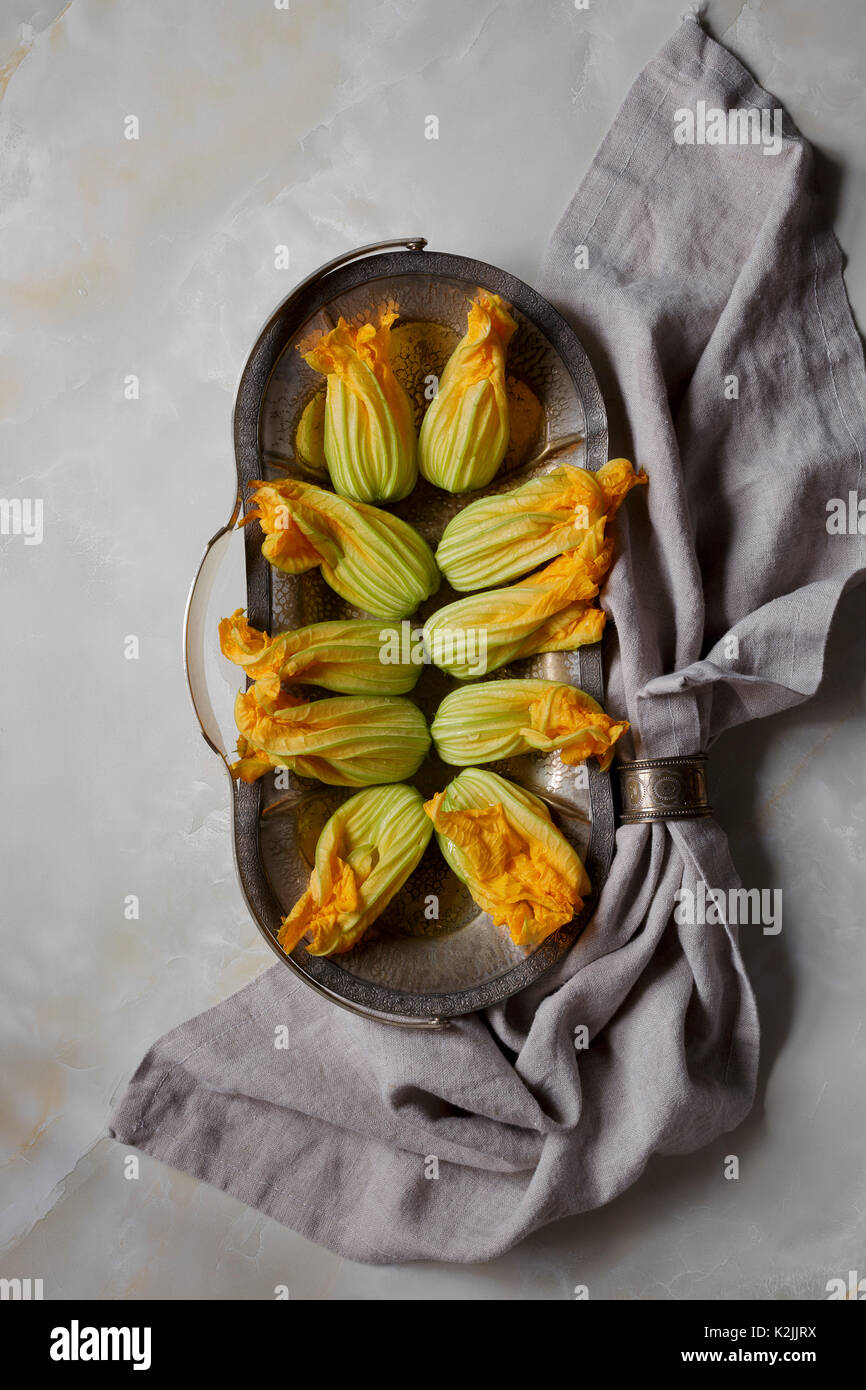 Zucchini/Squash flowers/blossoms Edible Stock Photo Alamy