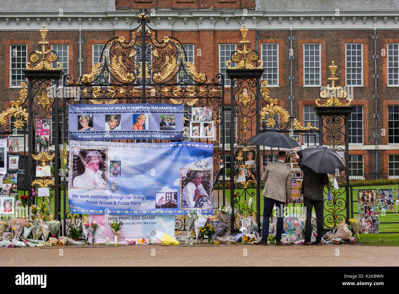 London, UK. 30th Aug, 2017. HRH Prince Harry points out childhood photographs of himself and the Duke of Cambridge as children, while he and Princes William view tributes left for their late mother, Princess Diana on the eve of the 20th Anniversary of her death. Credit: amanda rose/Alamy Live News Stock Photo