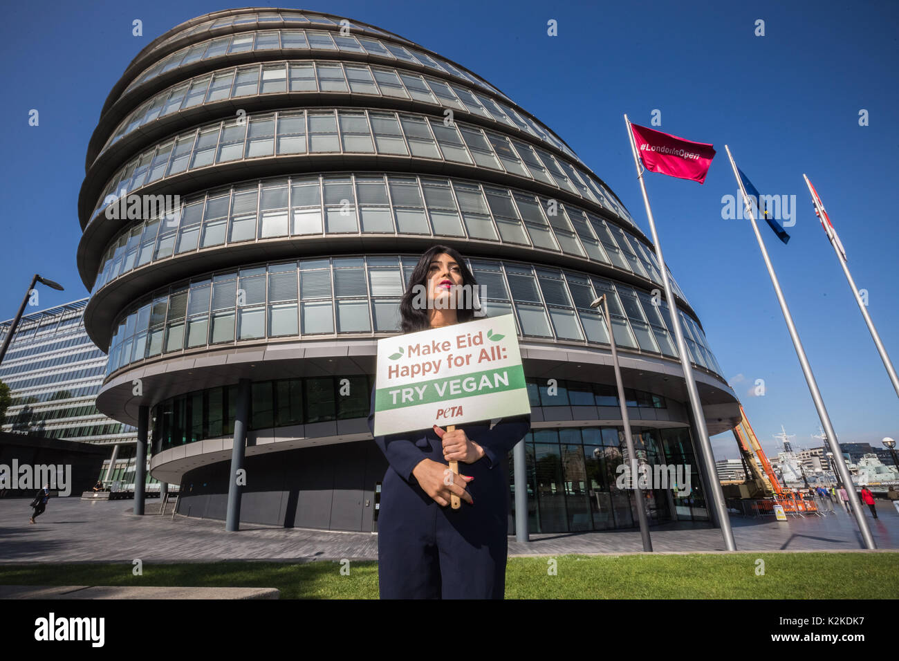 London, UK. 31st August, 2017. PETA protest outside City Hall. Asifa Lahore, Britain's first out Muslim drag queen, poses for photos during a PETA protest promoting veganism before delivering a hamper of vegan foods to London Mayor Sadiq Khan's office for Eid al-Adha holy celebration. Credit: Guy Corbishley/Alamy Live News Stock Photo