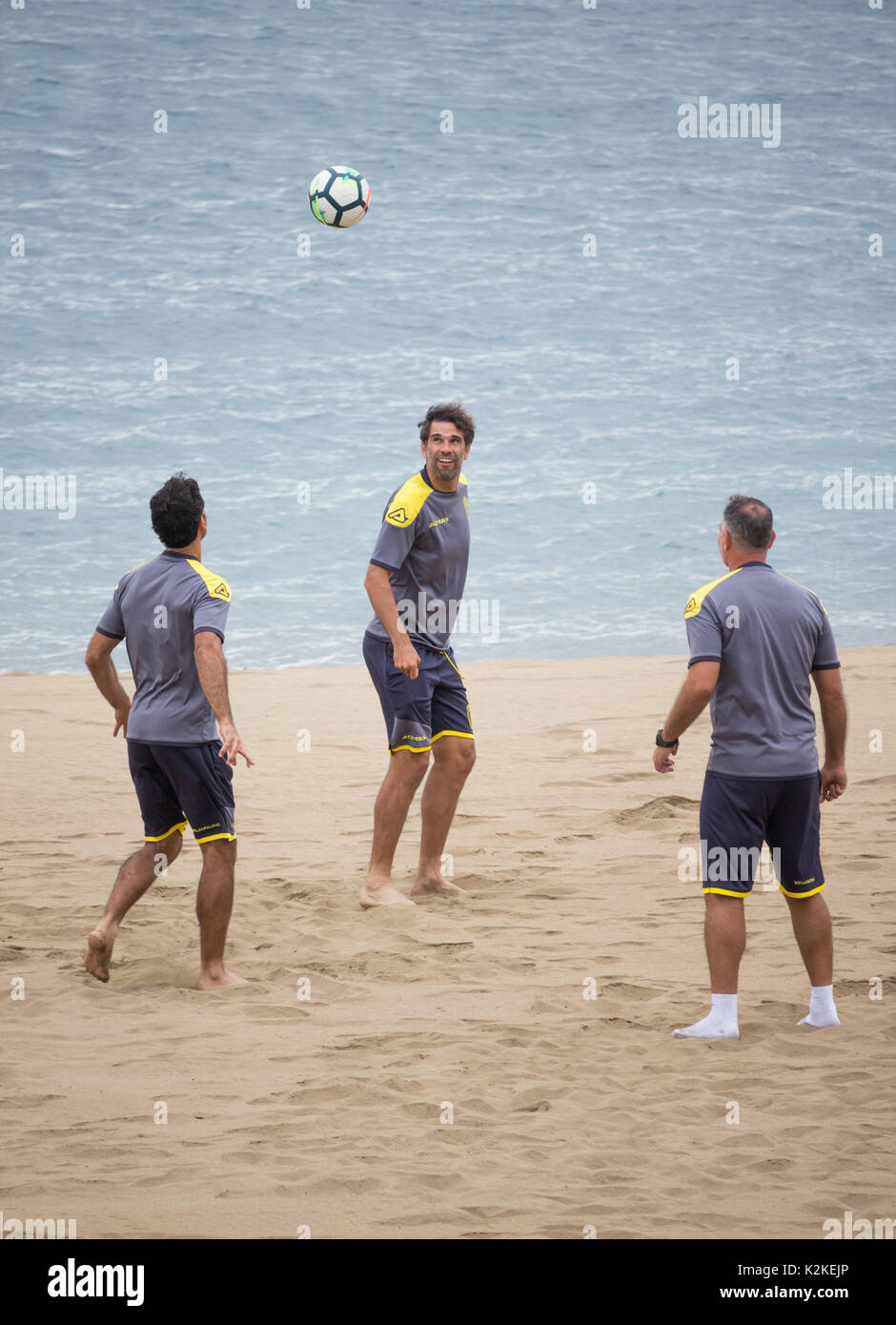 Las Palmas, Gran Canaria, Canary Islands, Spain. 31st August, 2017. With Chelsea striker Loic Remy rumoured to be close to signing for Spanish La Liga team, Las Palmas, the Las Palmas players have a morning training session on one of the city beaches in Las Palmas, the capital of Gran Canaria. UK press reporting that Diego Costa could also be heading to Las Palmas on a four month loan while he waits to re-join Atletico Madrid permanently when their transfer ban gets lifted in January. Credit: ALAN DAWSON/Alamy Live News Stock Photo