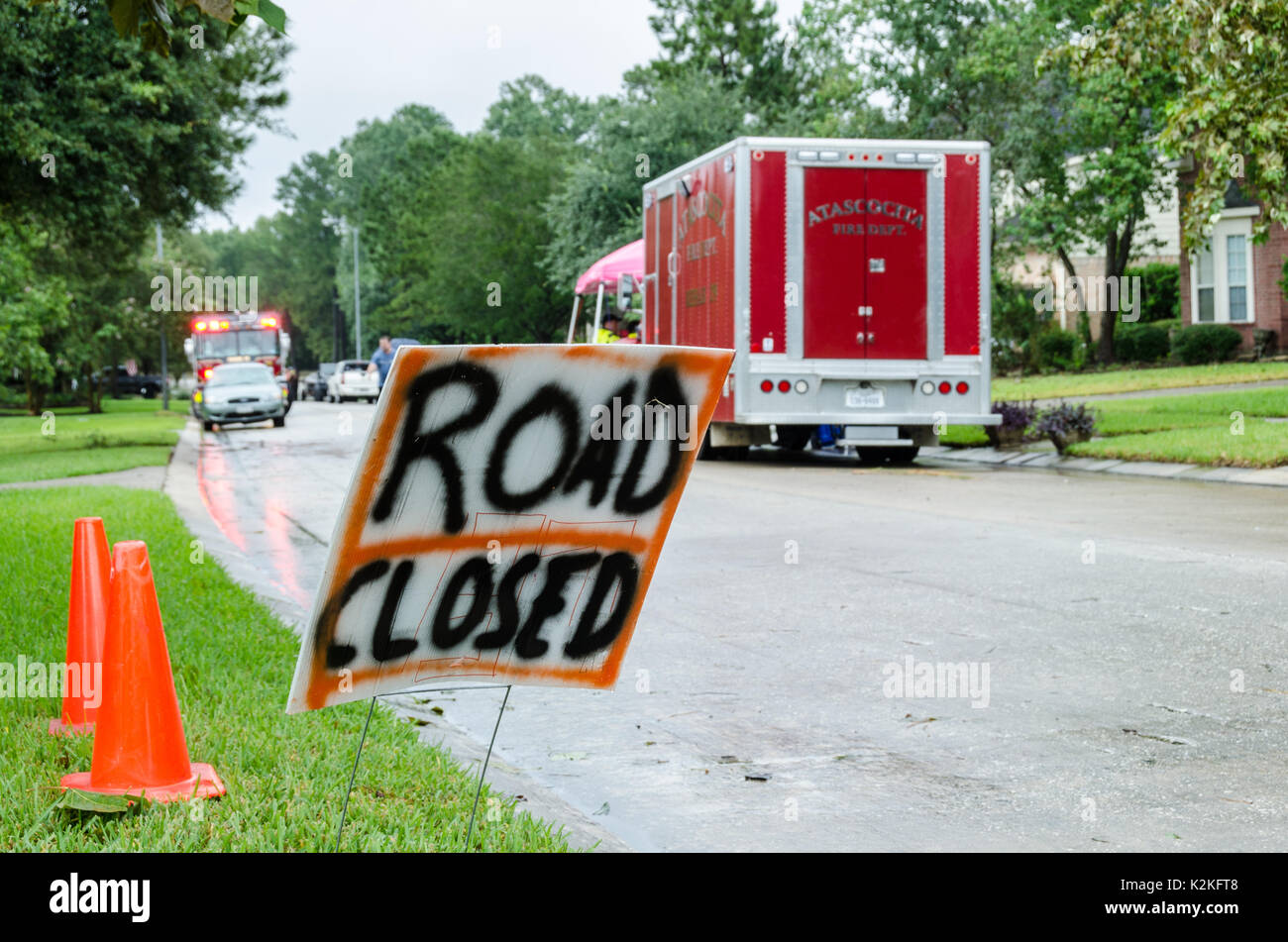 Houston, Texas. 30th Aug, 2017. A spray paint sign of "Road Closed" in