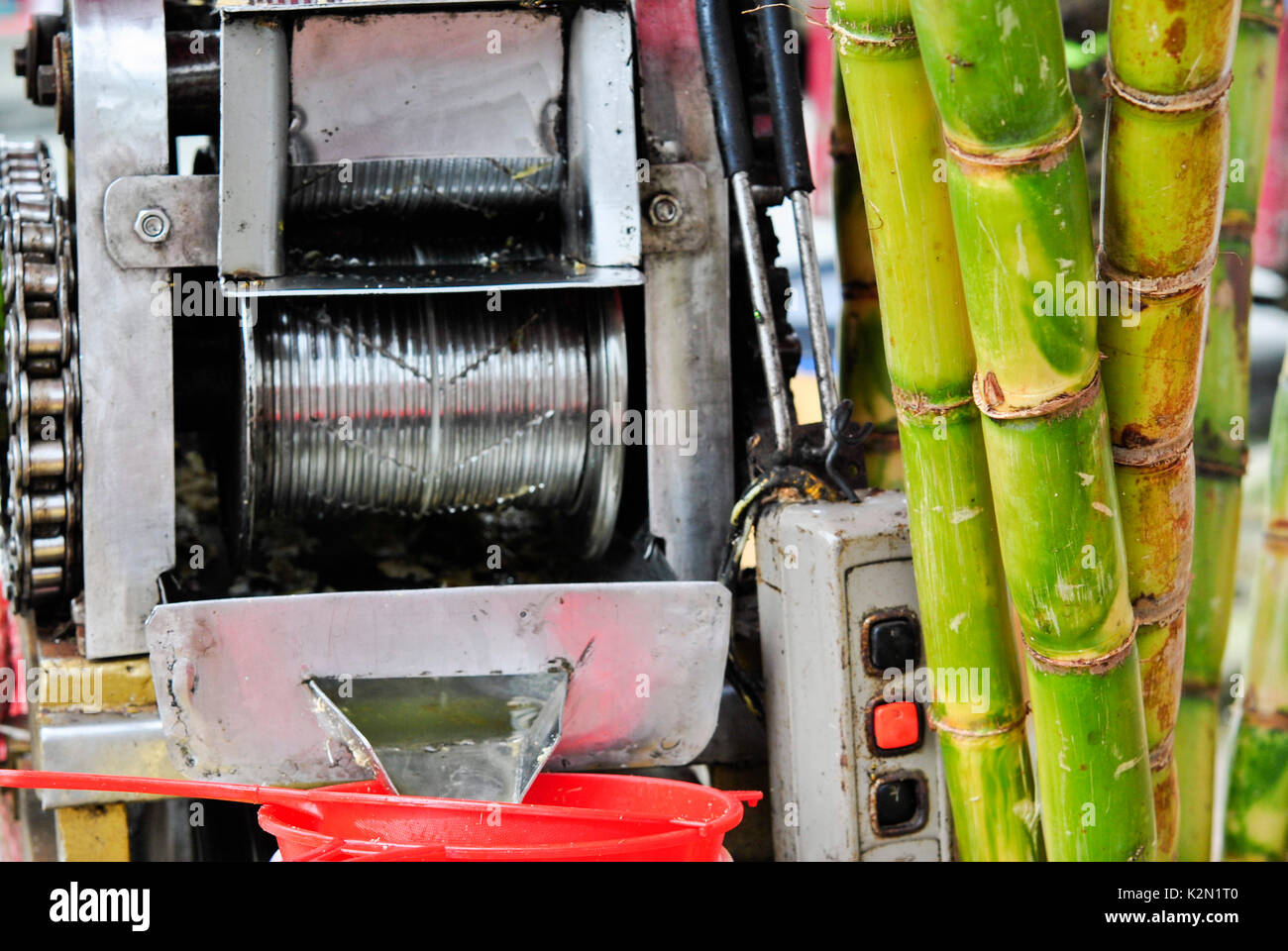 Extraction of the sweet juice of sugarcane (Saccharum officinarum).  Guayas.  Ecuador. Stock Photo