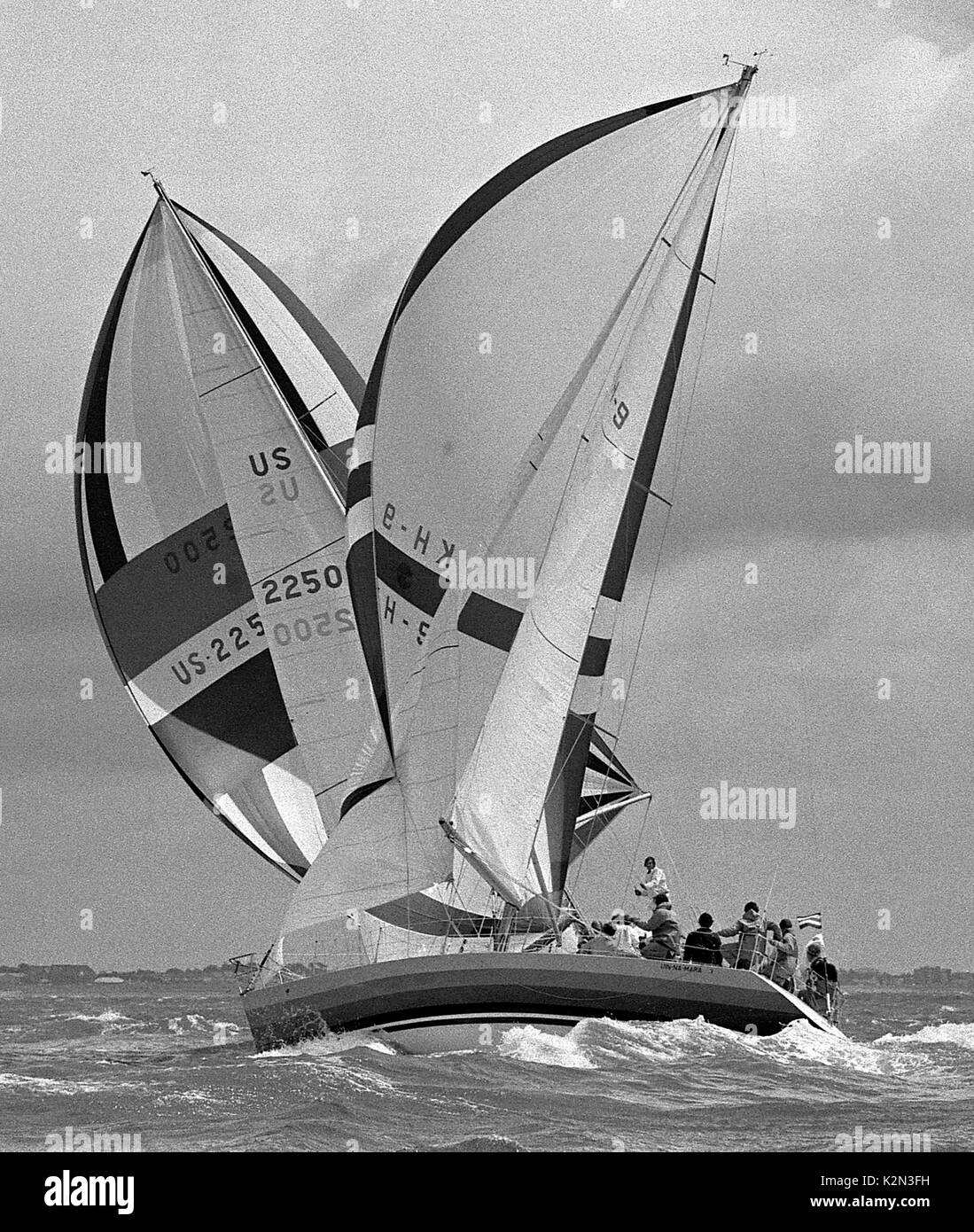 AJAXNETPHOTO.1979. SOLENT, ENGLAND. - ADMIRAL'S CUP SOLENT INSHORE RACE - UIN-NA-MARA (HK) AND WILLIWAW (USA) - WALTZING THE SOLENT. PHOTO:JONATHAN EASTLAND/AJAX REF:79 2011 Stock Photo