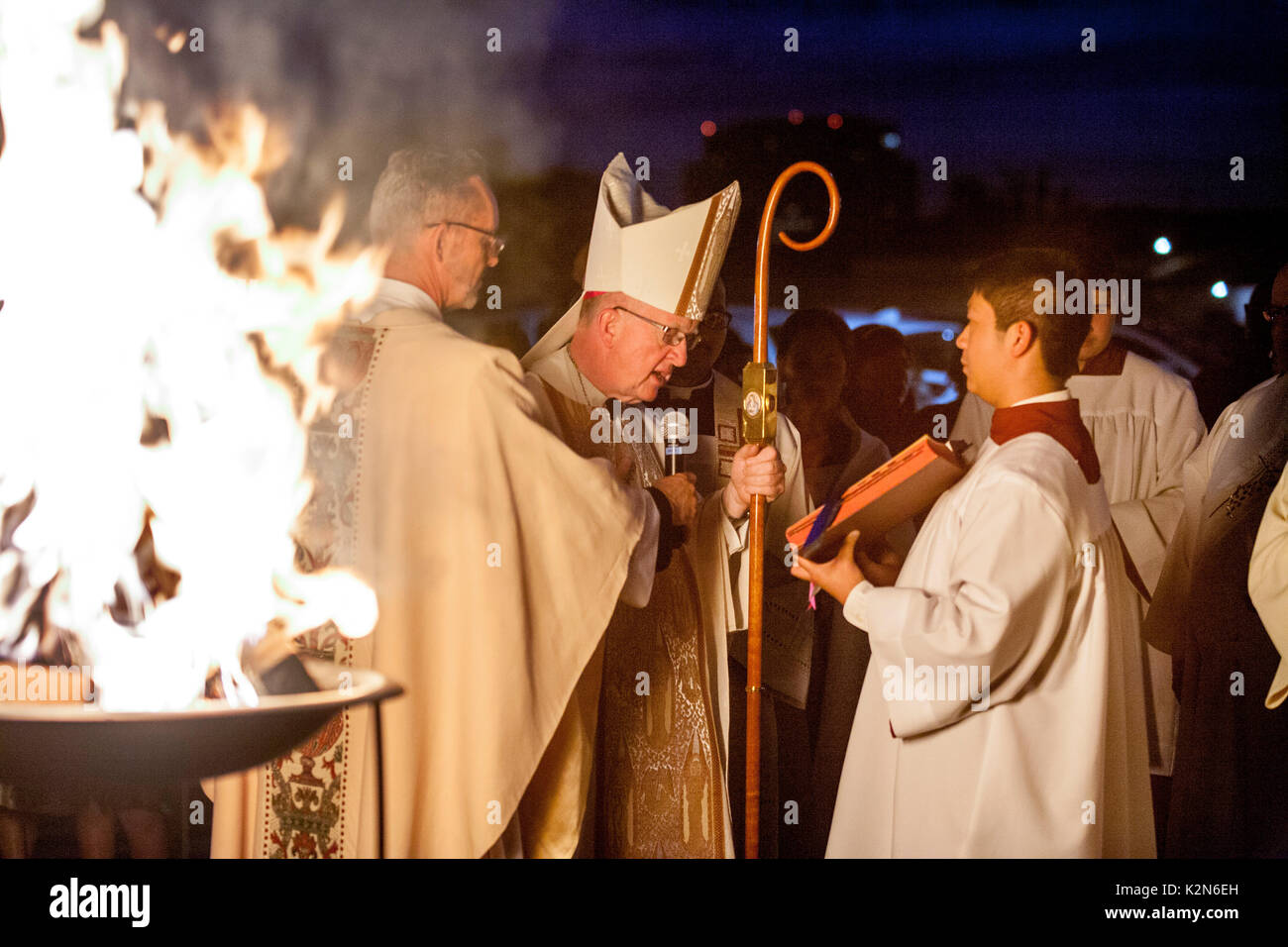 Night outdoor teenager fire hi-res stock photography and images - Alamy