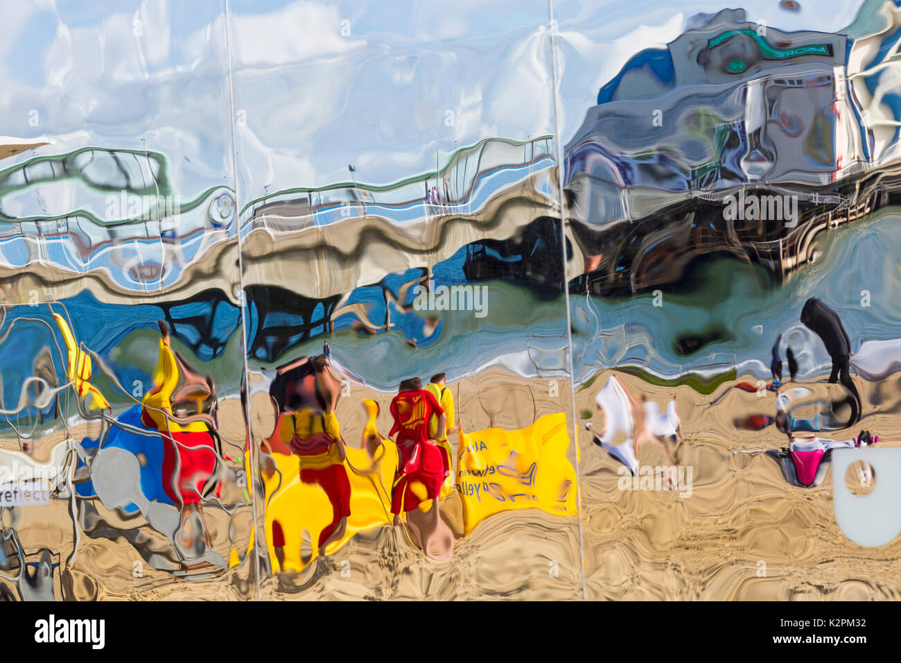 Bournemouth, Dorset, UK. 31st Aug, 2017. The OU Reflect giant mirrored