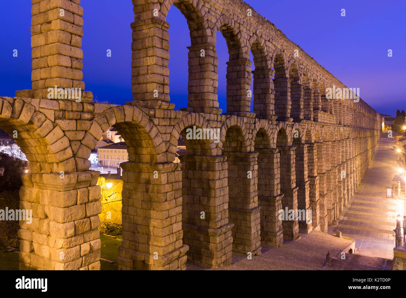Ancient roman aqueduct in night segovia hi-res stock photography and ...