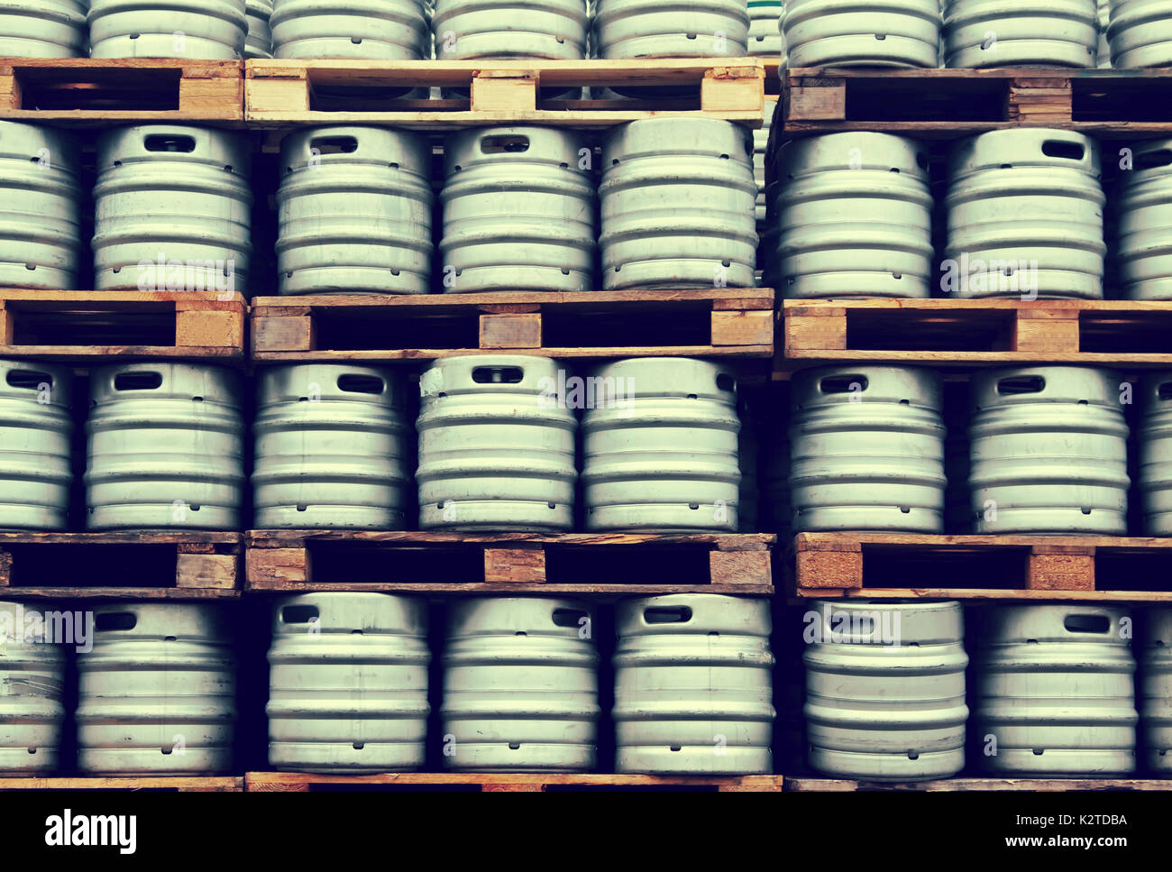 Stack aluminum beer barrels kegs hires stock photography and images