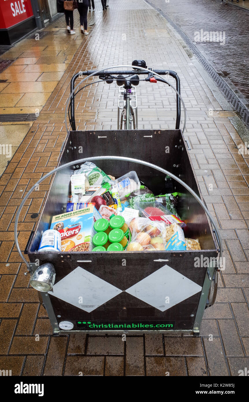 Cargo Bike Shopping - Groceries are loaded into a cargo bike in Cambridge UK Stock Photo