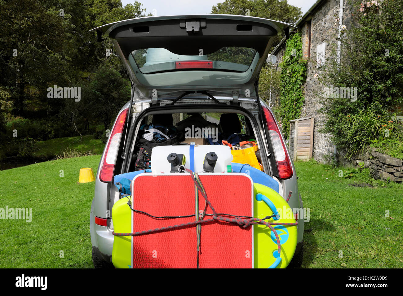 Car packed up and ready to leave rural Carmarthenshire on August summer holiday vacation to the Pembrokeshire Welsh Coast West Wales UK  KATHY DEWITT Stock Photo
