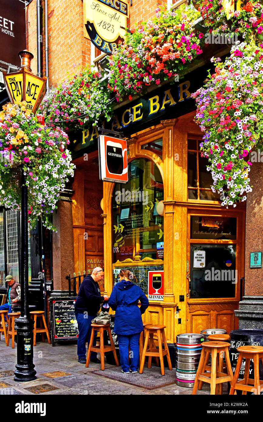 Dublin Ireland Beautiful flowers outside the Palace bar in the Temple Bar area Stock Photo