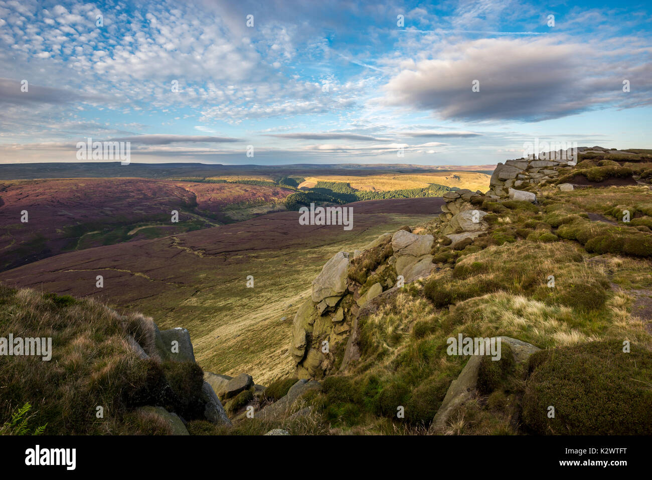 Beautiful summer evening on the northern edge of Kinder Scout in the Peak District, Derbyshire, England. Stock Photo