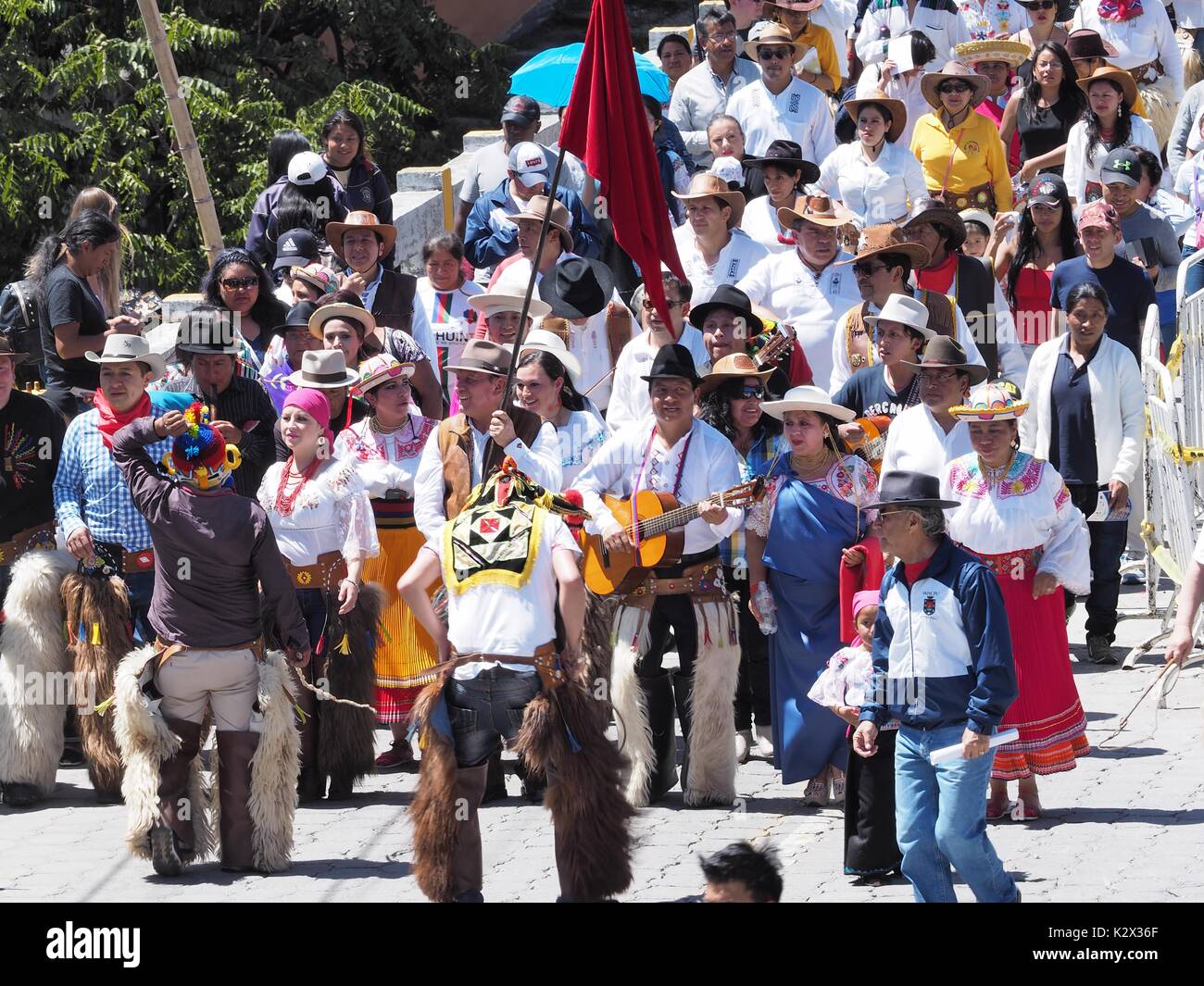 Les touristes visitent Las Cascada Peguche de Cascade. Otavalo, Équateur  Photo Stock - Alamy