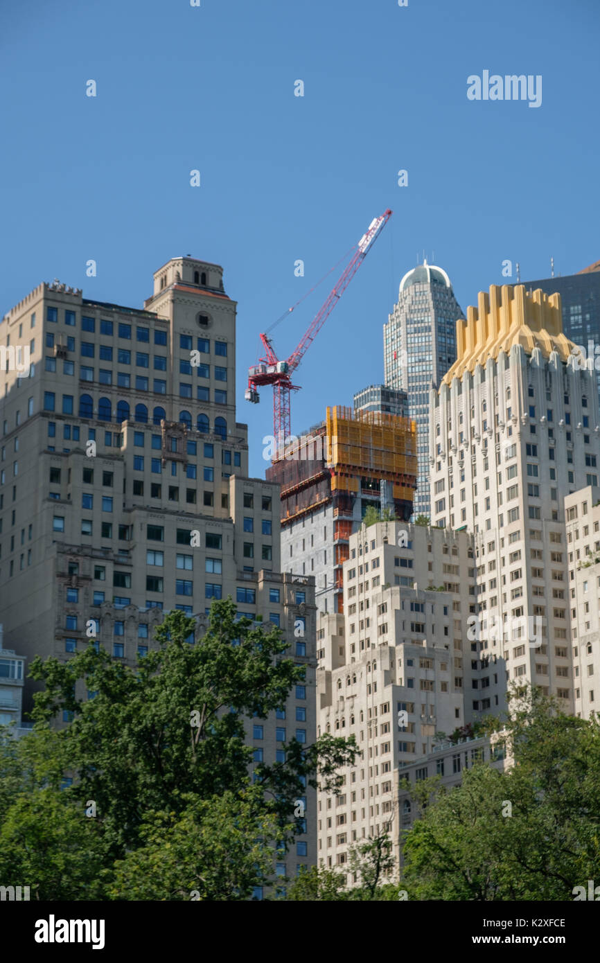 New york city construction crane hi-res stock photography and images ...