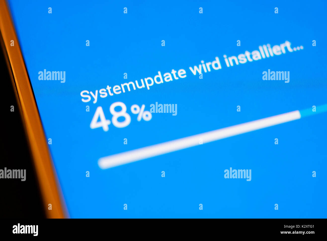 Store of the system update on an Android smartphone, Laden des Systemupdates auf einem Android-Smartphone Stock Photo
