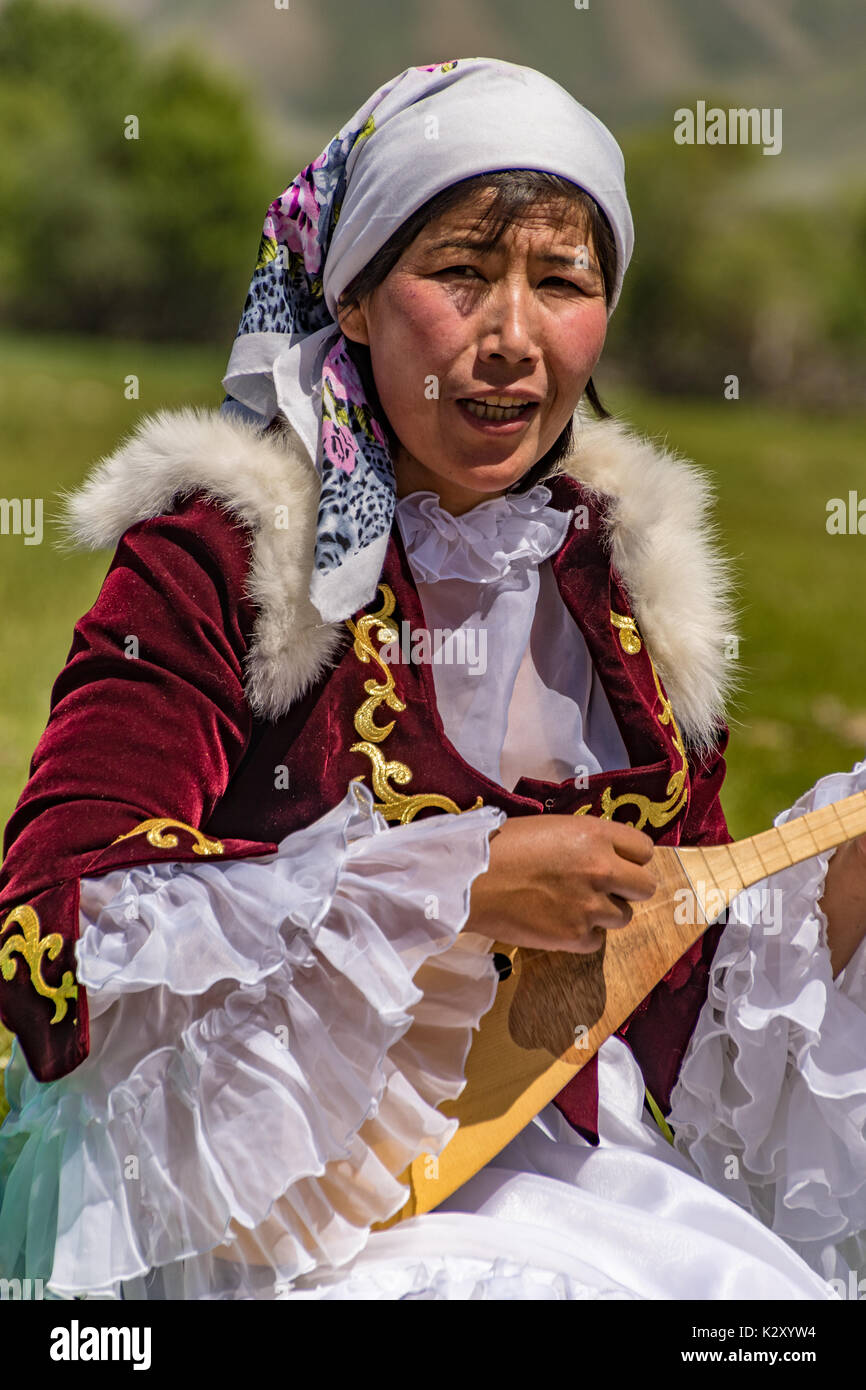 Traditional string instrument hires stock photography and images Alamy