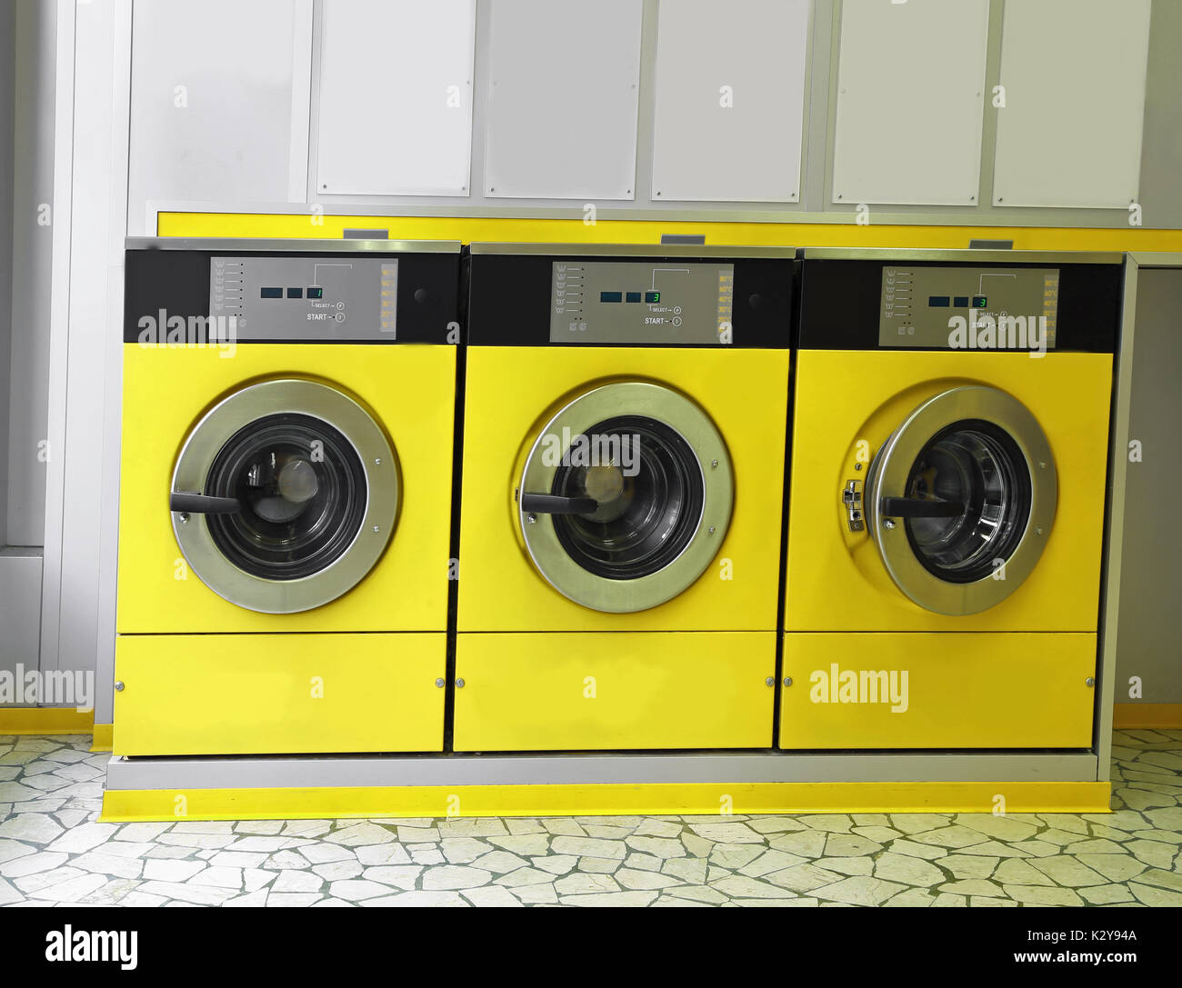 Automatic washers hires stock photography and images Alamy