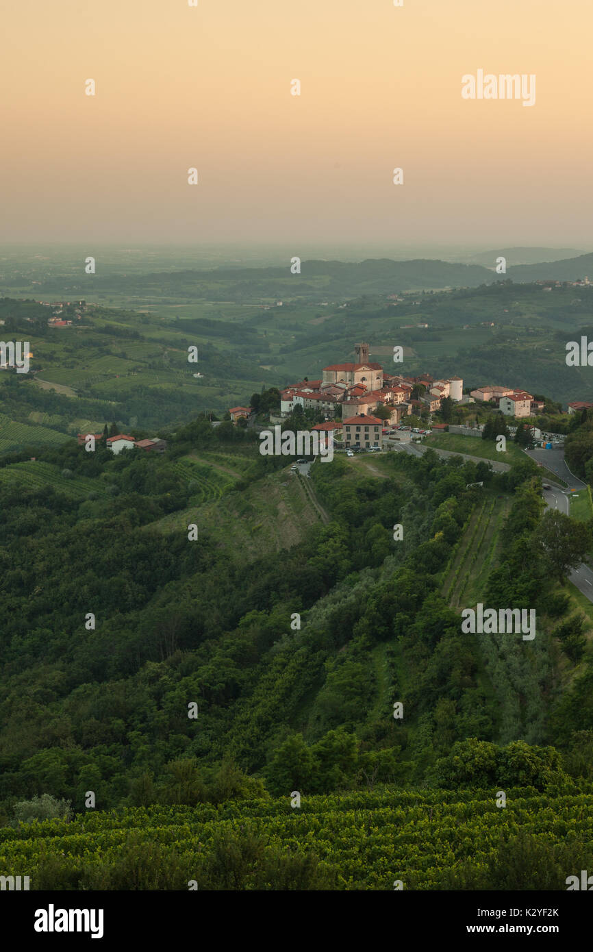 Italy slovenia border vineyard hi-res stock photography and images - Alamy