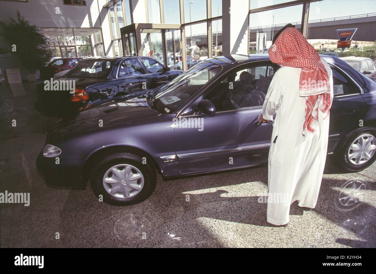Car dealer in riyadh hi-res stock photography and images - Alamy