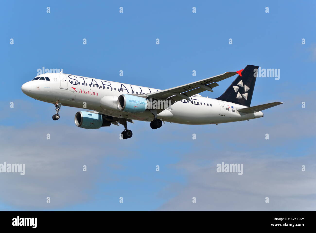 Austrian Airlines Airbus A320-200 OE-LBX Star Alliance landing at ...