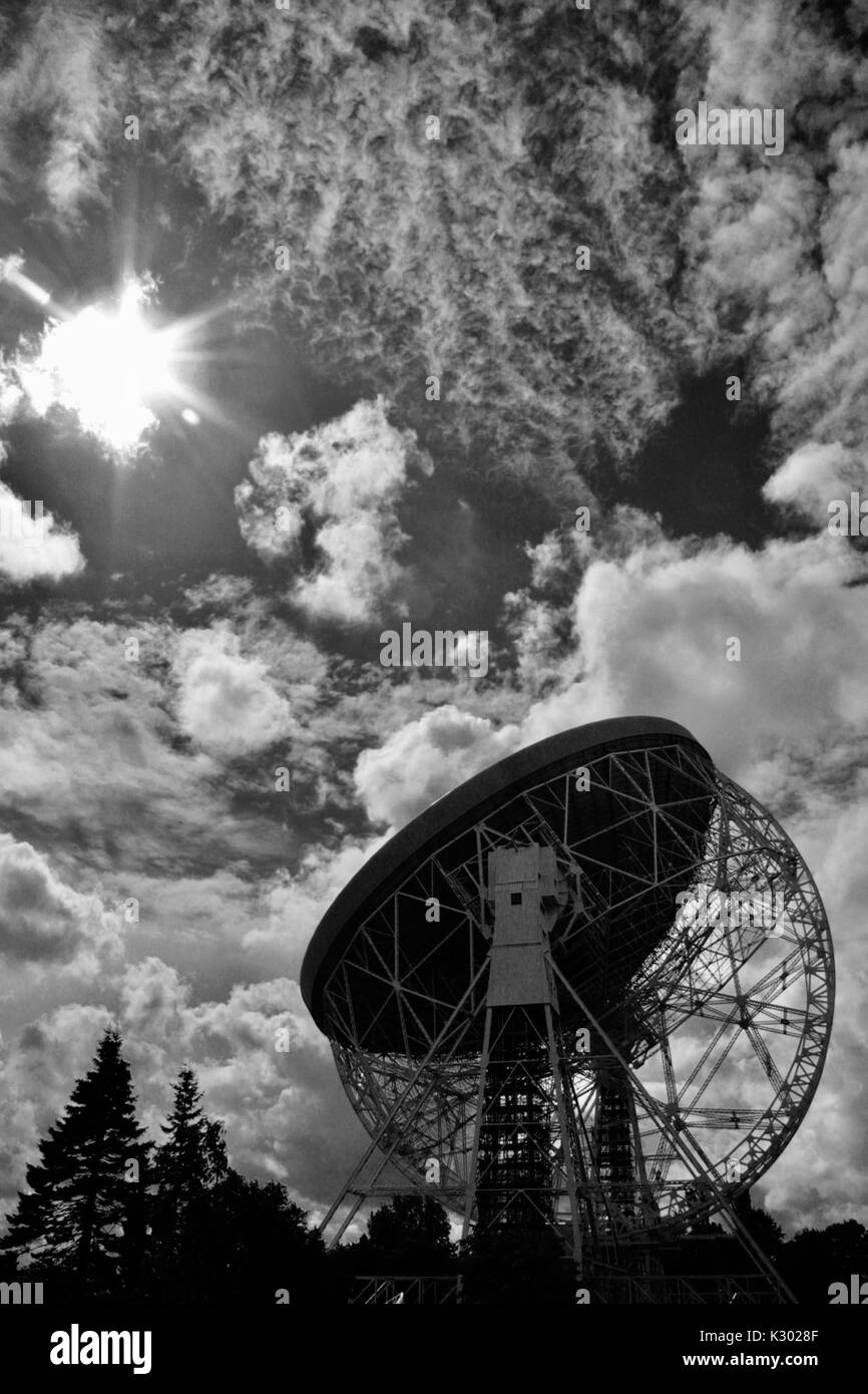 Jodrell Bank Observatory, Lovell Telescope, nr Macclesfield, Cheshire UK Stock Photo