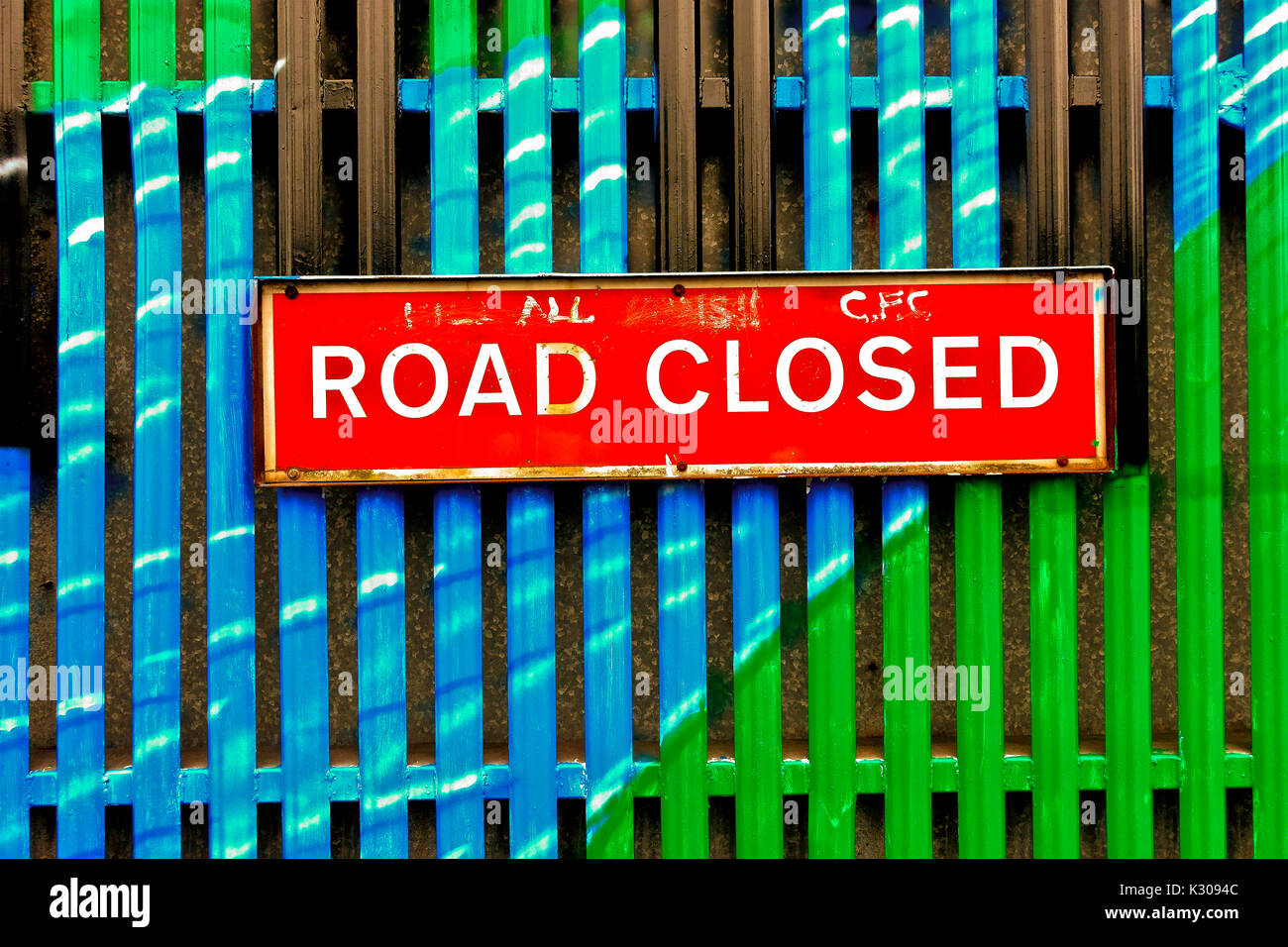 Road closed sign. Security iron gate separating Catholic and Protestant communities, at Belfast peace wall. Northern Ireland, United Kingdom, UK Stock Photo