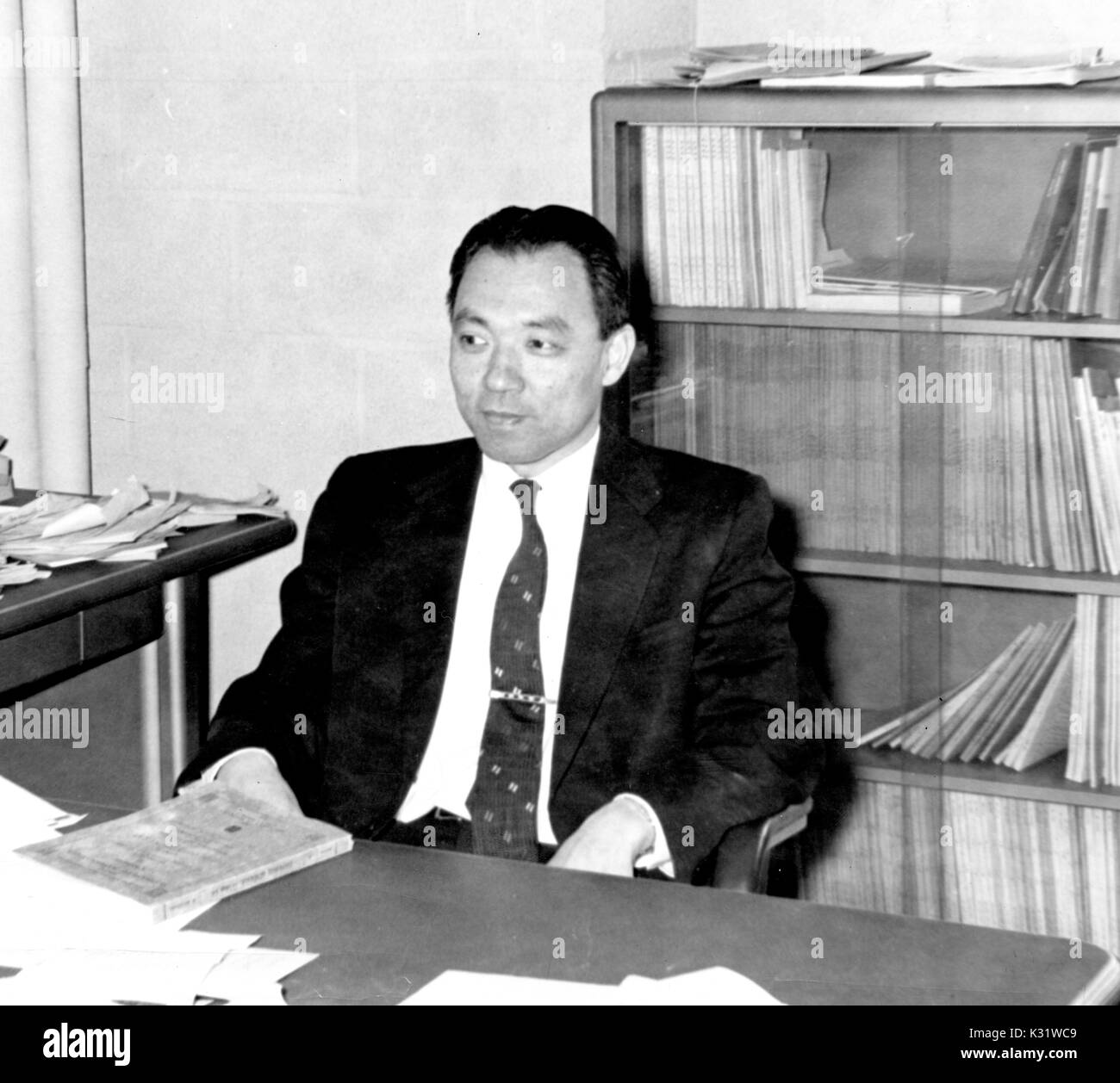 Mathematician Wei-Liang Chow sits at a desk at Johns Hopkins University, where he was a professor, in Baltimore, Maryland, 1955. Stock Photo