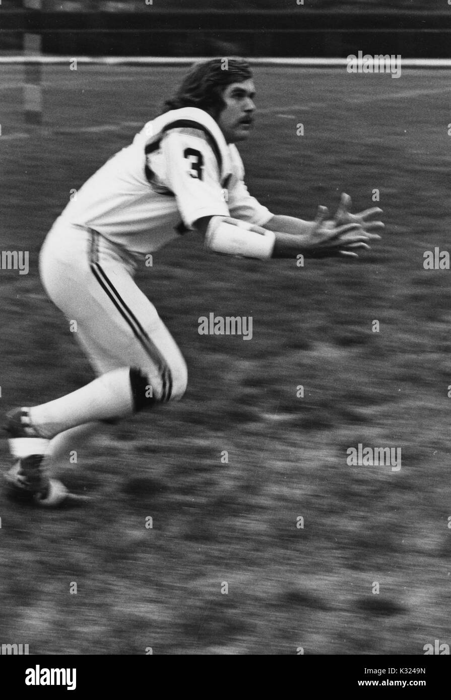 Johns Hopkins University football player Bill Nolan reaches his hands out in anticipation of a pass, 1972. Stock Photo