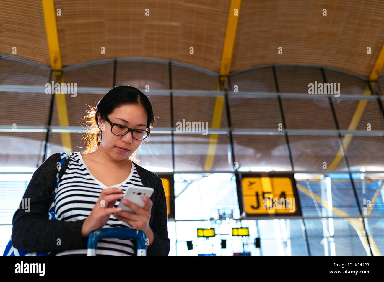 Airport boarding gate woman hi-res stock photography and images - Alamy