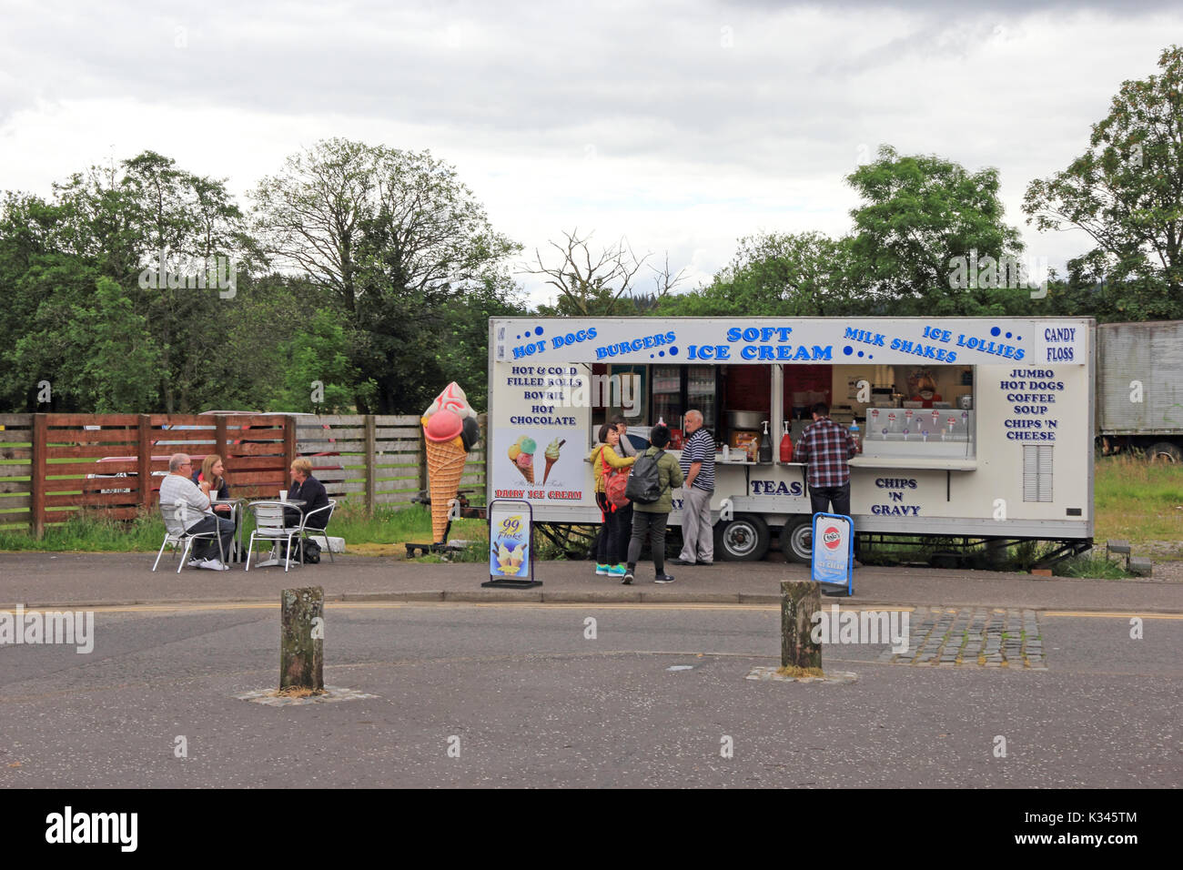 Burger van in car park, Aberfoyle, Scotland Stock Photo - Alamy