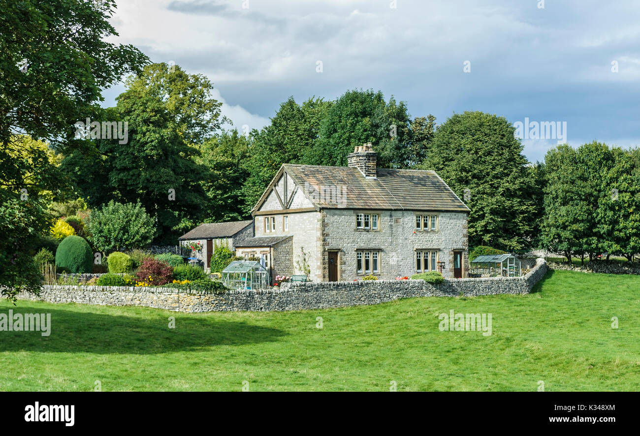 Youlgrave village peak district hires stock photography and images Alamy