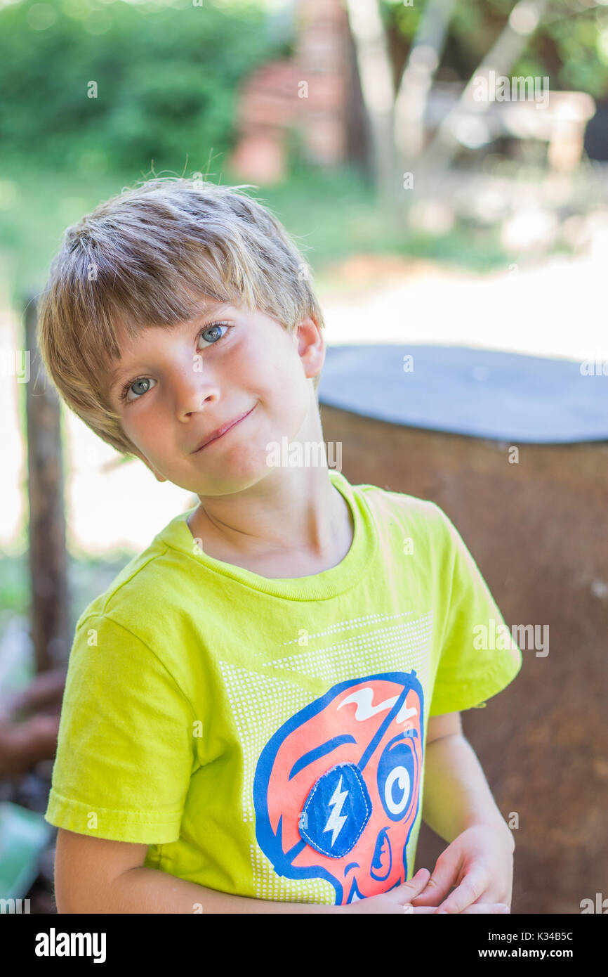 Portrait of a smiling boy outdoor hi-res stock photography and images ...