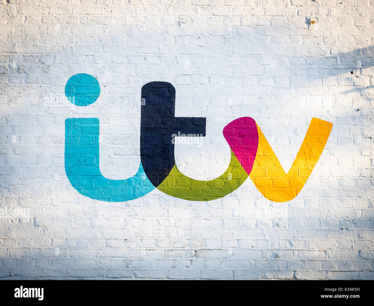 ITV logo on the side wall of the ITV studio on London's SouthBank Stock Photo