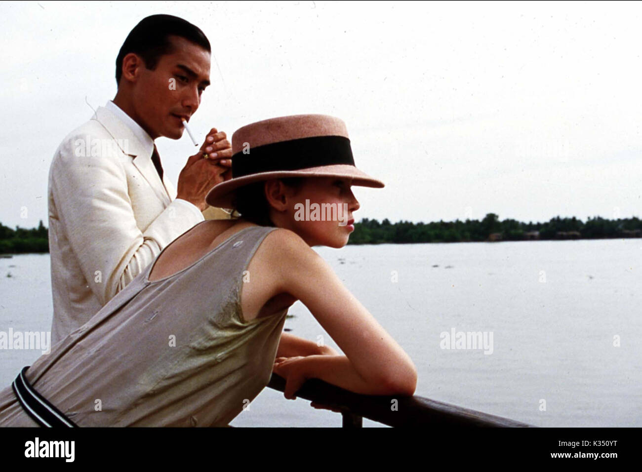 L'AMANT [FRANCE 1991]  TONY LEUNG, JANE MARCH     Date: 1991 Stock Photo