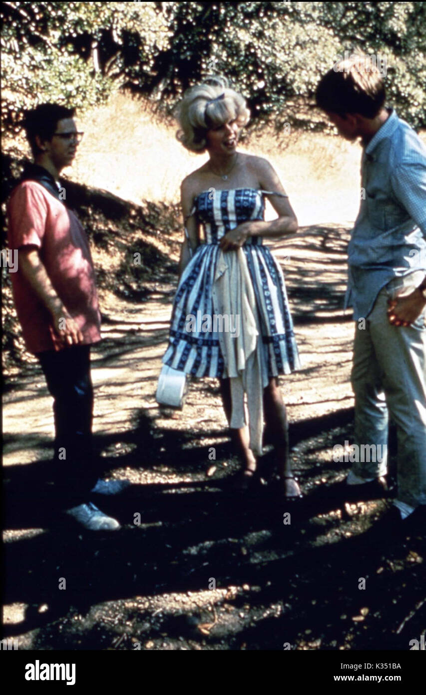 AMERICAN GRAFFITI CHARLIE MARTIN SMITH, CANDY CLARK, RON HOWARD Date