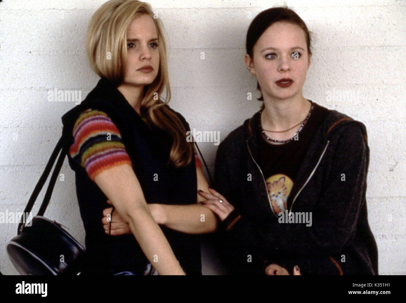 AMERICAN BEAUTY MENA SUVARI, THORA BIRCH Date: 1999 Stock Photo - Alamy