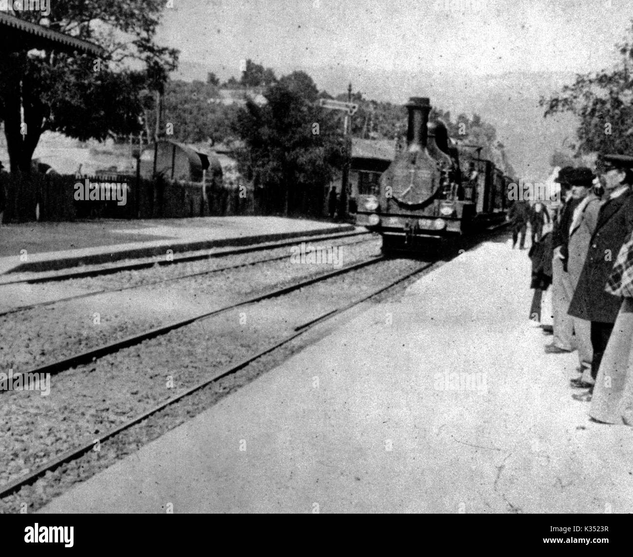 L'arrivée D'un Train En Gare De La Ciotat L'ARRIVEE DU TRAIN EN GARE DE LA CIOTAT aka L'ARRIVEE D'UN TRAIN A LA