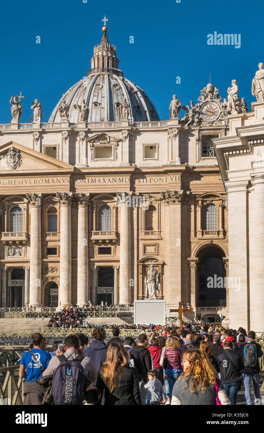 pilgrims lining up to get into st. peter´s basilica Stock Photo