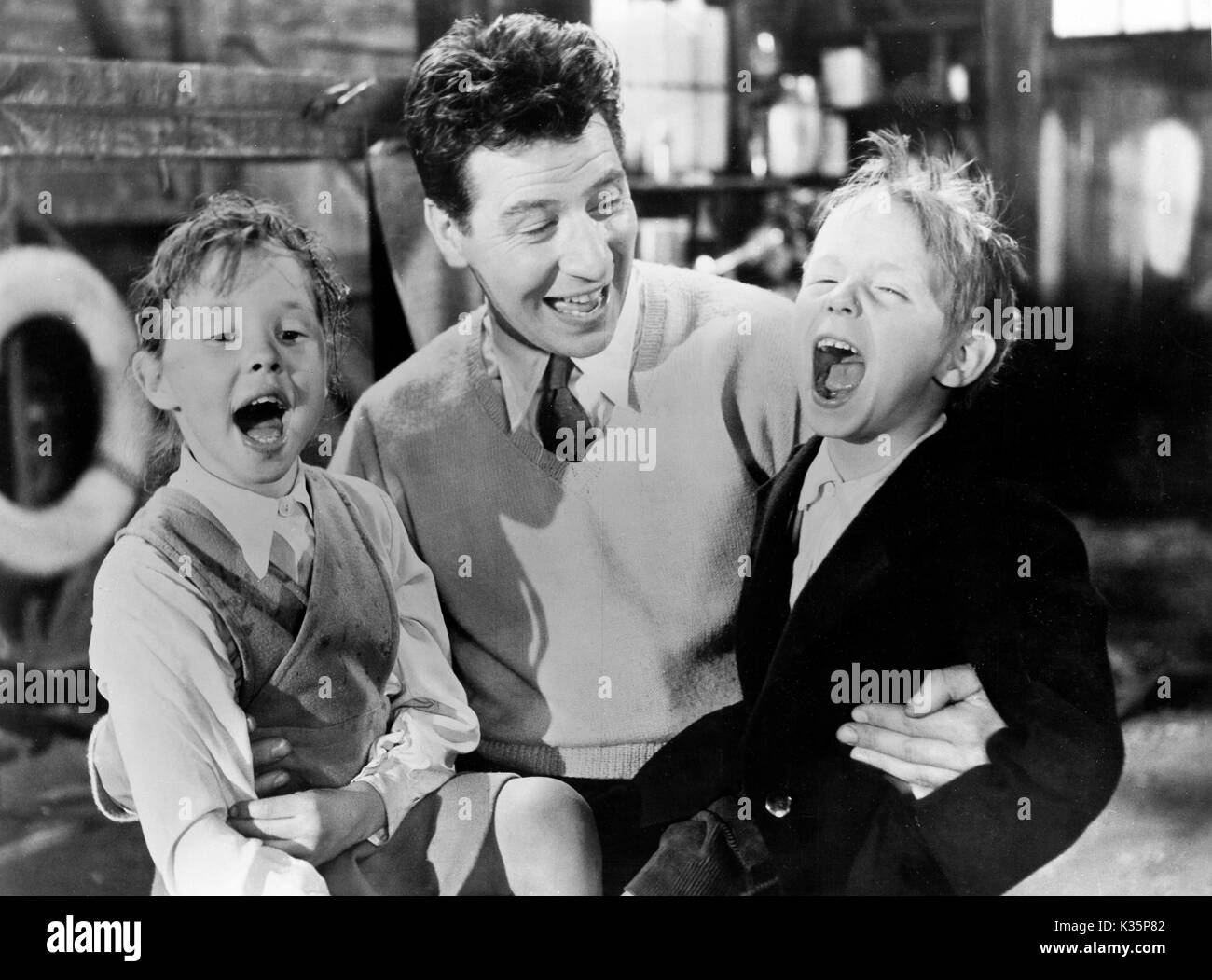A Cry From The Streets, Großbritannien 1958, Regie: Lewis Gilbert, Darsteller: Max Bygraves (Mitte) Stock Photo