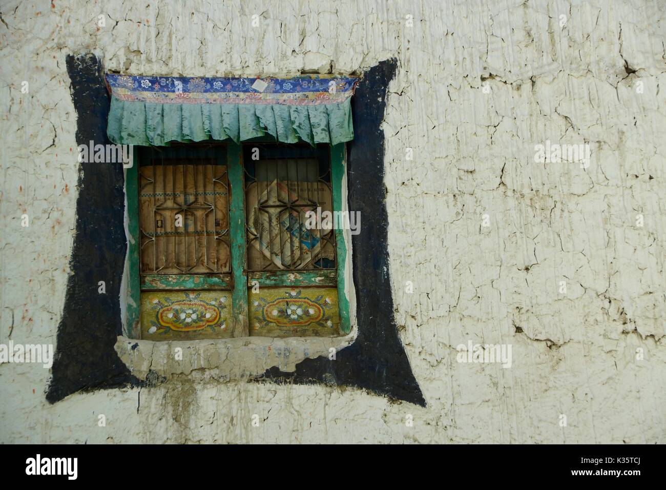Traditional Tibetan-style window in Lo Manthang, Upper Mustang, Nepal Stock Photo