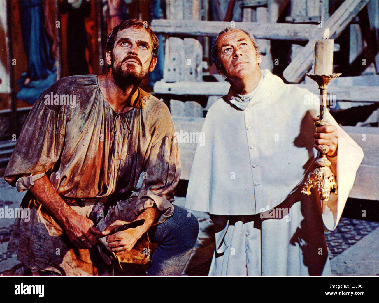 THE AGONY AND THE ECSTASY C20TH FOX CHARLTON HESTON as Michelangelo, REX HARRISON as Pope Julius II   THE AGONY AND THE ECSTASY CHARLTON HESTON, REX HARRISON     Date: 1965 Stock Photo